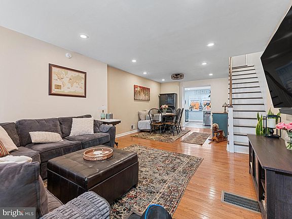 3rd image of 1623 Latona St