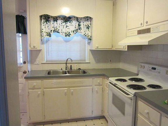 2nd image of 1414 Vine St
