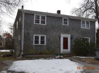 8 Conanicus Rd, Narragansett, RI 02882