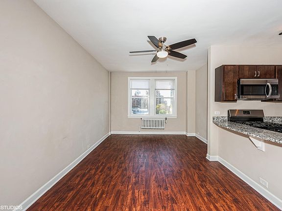 4th image of 432 W Belmont Ave #303