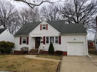 573 Trinity Pl, Roselle, NJ 07203