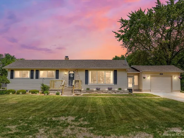 2967 Chrysler Dr, Bay City, MI 48706