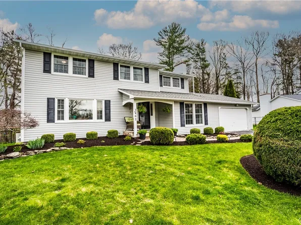 7462 Waxwood Cir, North Syracuse, NY 13212