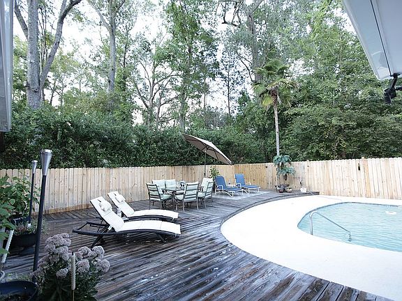 5th image of 333 Shaftesbury Ln