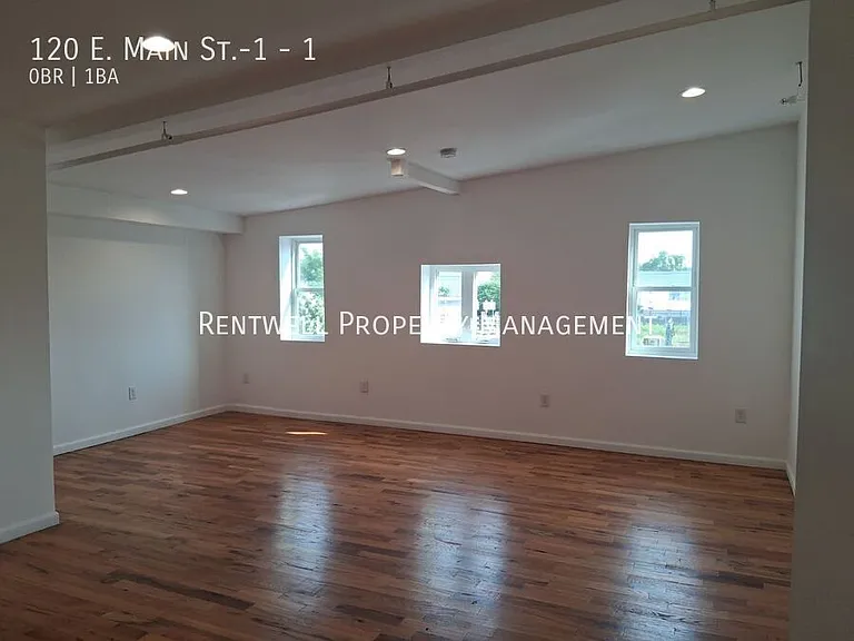 120 E Main St #1 — Photo 4
