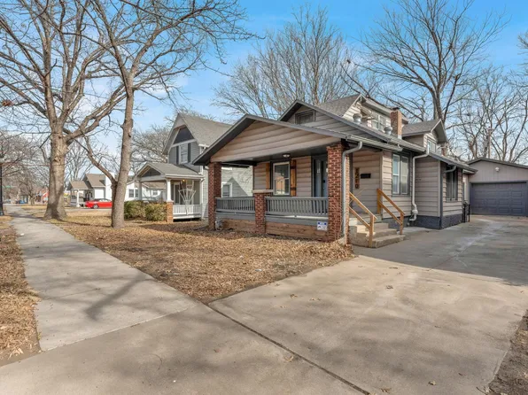 1270 SW Lane St, Topeka, KS 66604