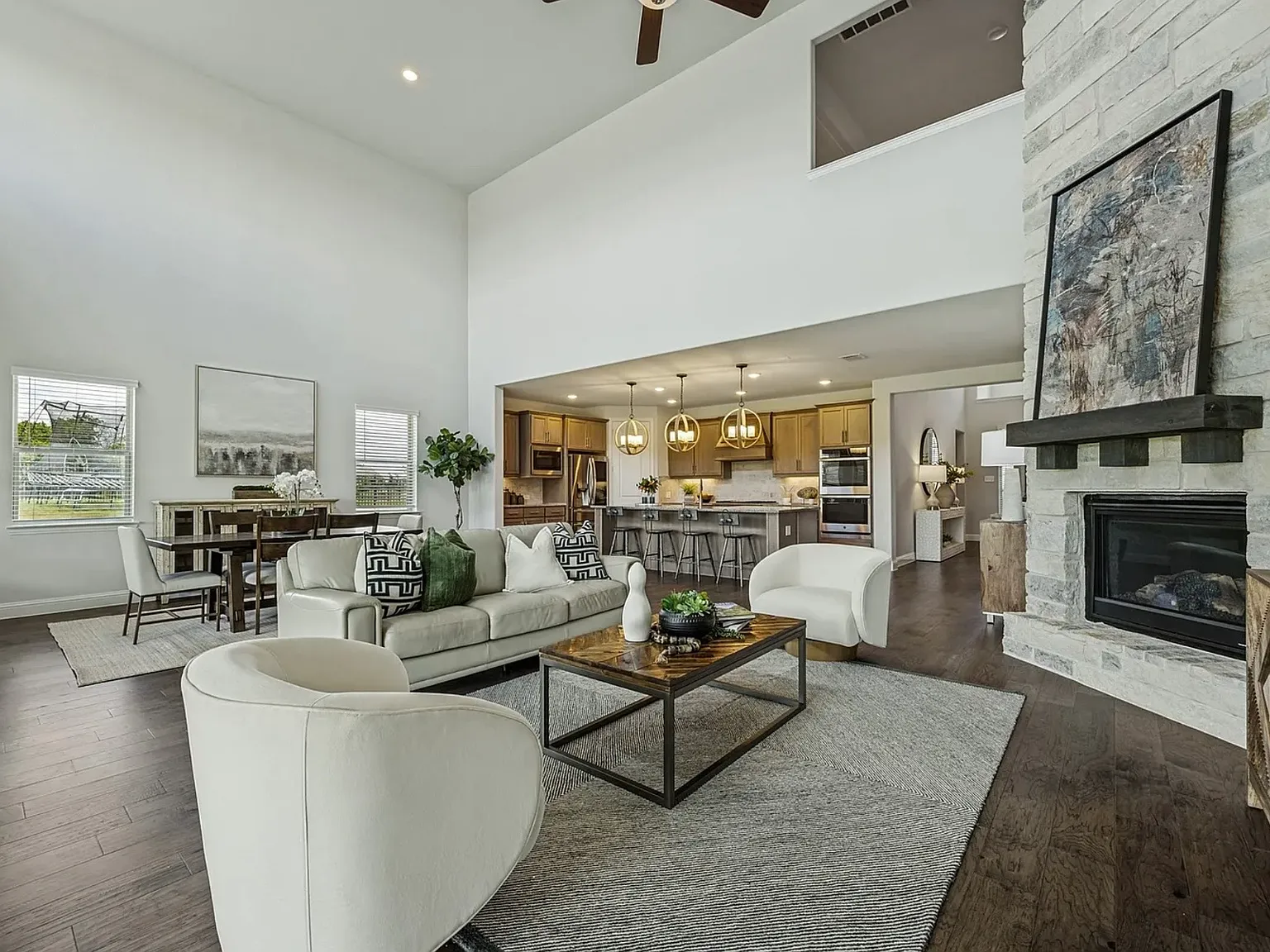 5 bed, 4630 sqft, $4,400 — Photo 3