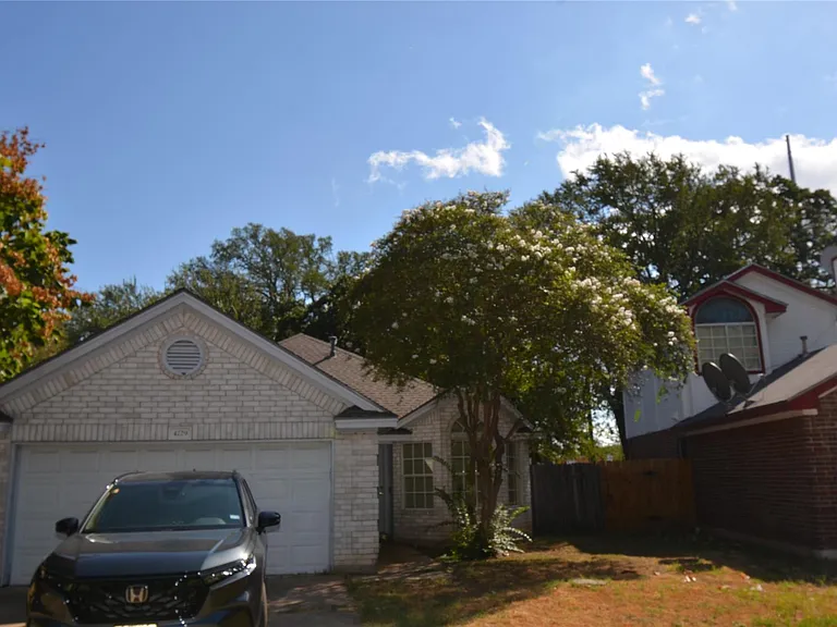 4729 Castleman Dr — Photo 2