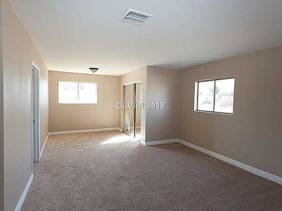 MASTER BEDROOM -OTHER VIEW