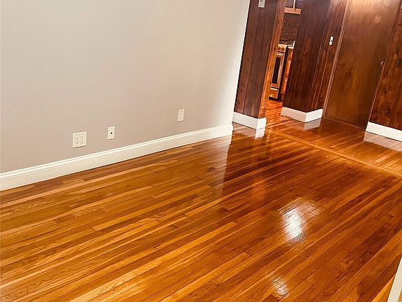 3rd image of 1989 Oakmere Dr Floor 1