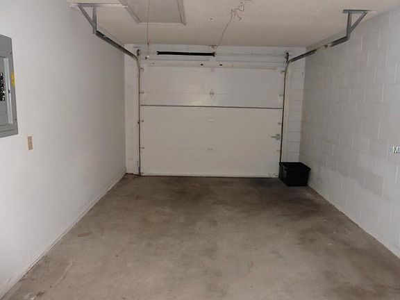 5th image of 3471 Monument Dr