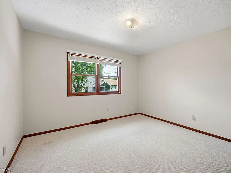 5034 Medhurst Ave — Photo 13