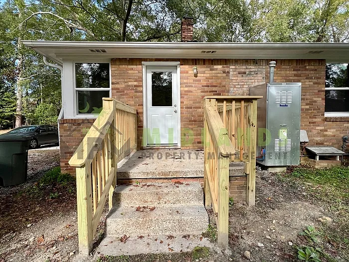 2 bed, 1.0 bath, 725 sqft, $1,150 — Photo 2