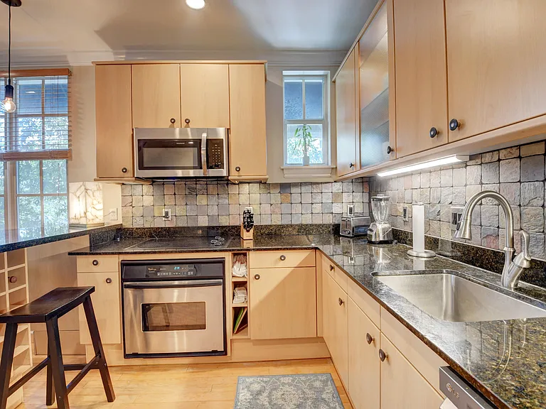 75 NE 5th Ave NE #U — Photo 8