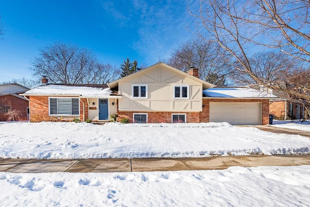 2078 Ascot Rd photo 1