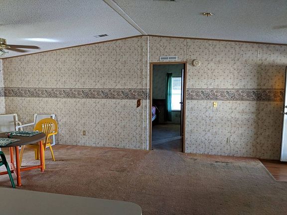 3rd image of 372 Crestwood Dr