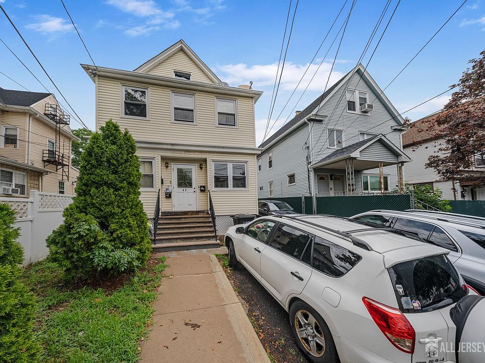 2nd image of 415 Magie Ave