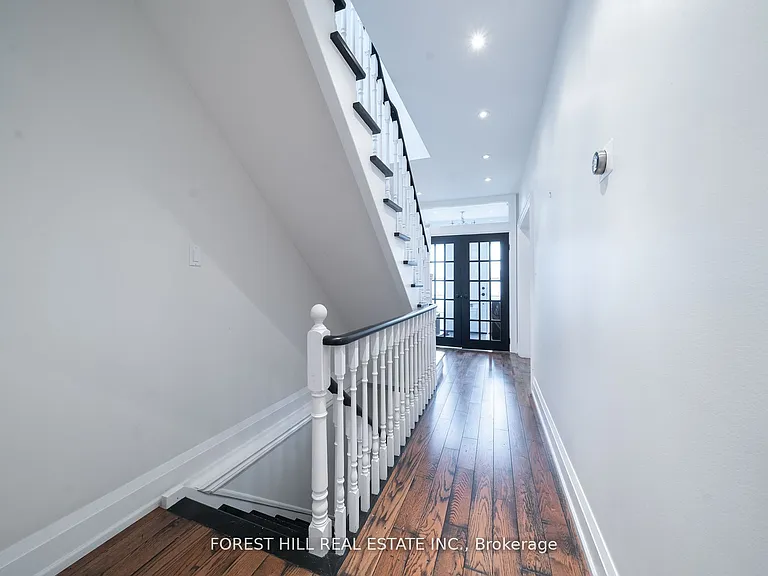 6 Aberdeen Ave — Photo 27