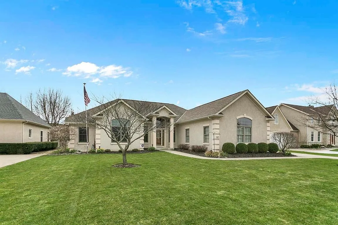 2407 Marthas Wood photo 1