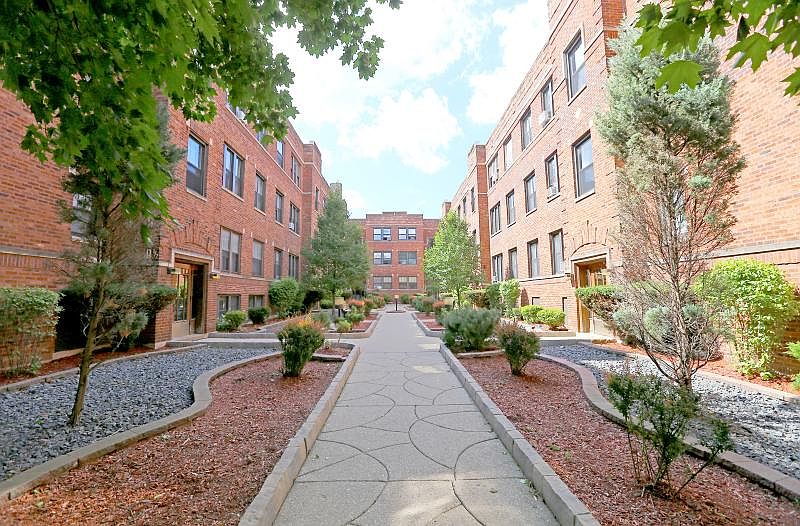 1st image of 622 W Cornelia Ave #628XS3