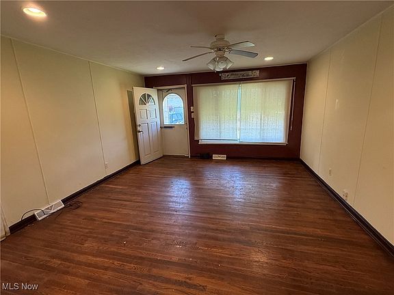3rd image of 14400 Courtland Ave