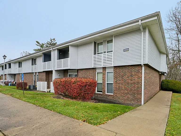 Somerford Square Apartments — Photo 13