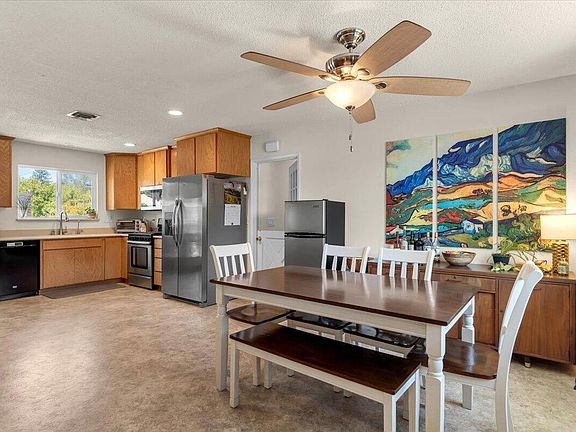 4th image of 1394 Mistletoe Ln