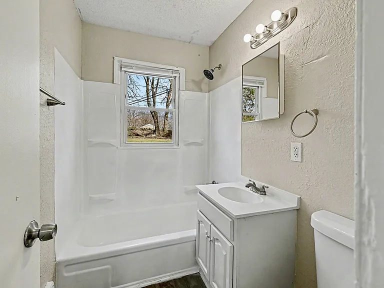7010 Bellefontaine Ave — Photo 9