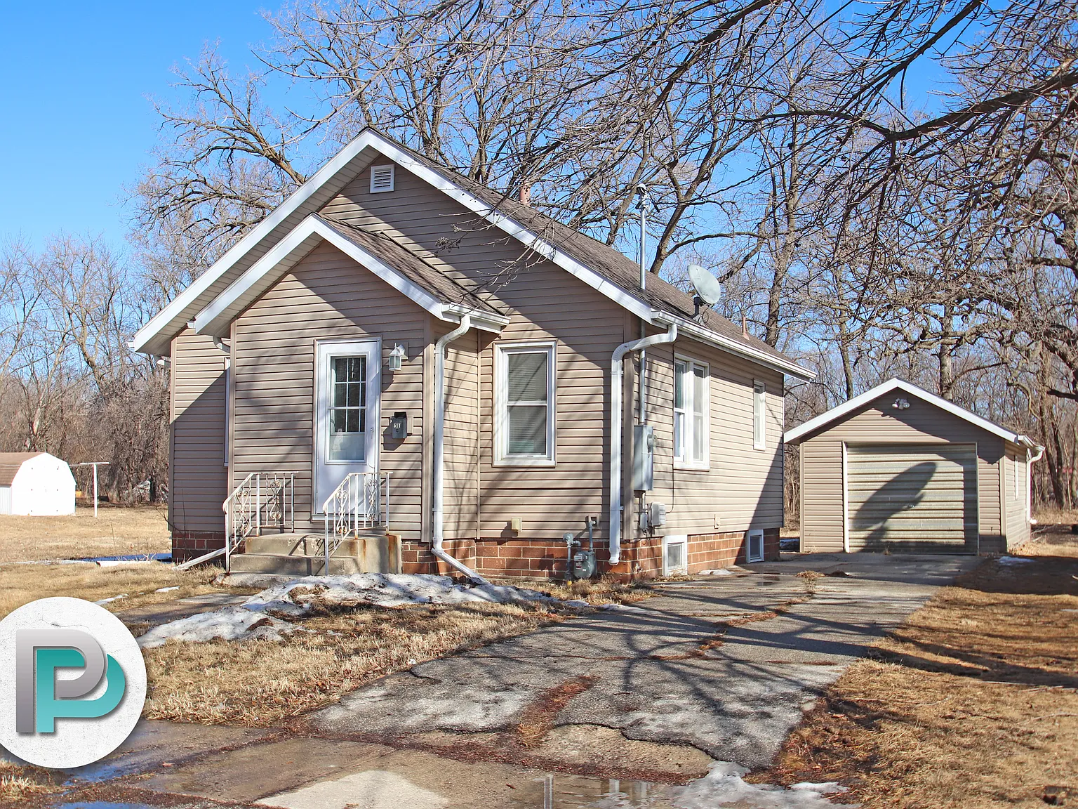 2 bed, 1256 sqft, $900 — Photo 2