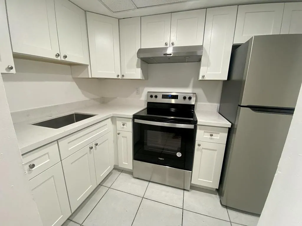 1033 nw 30th ct — Photo 1