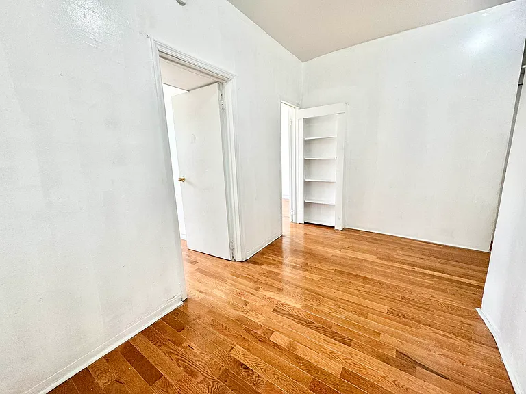 122 31st St #1R — Photo 7