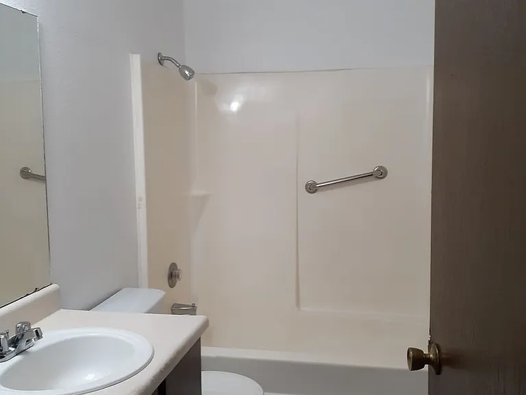 Little Madrid Apartments — Photo 3