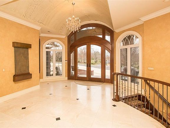 2nd image of 4 Beau Chene Ln