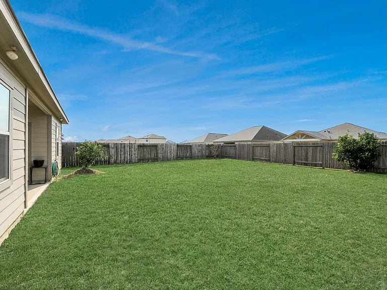1024 Banyon Tree Ln — Photo 31