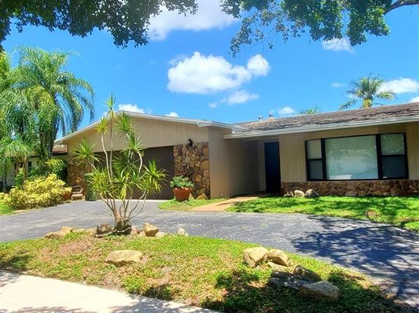 1421 NW 114th Ave