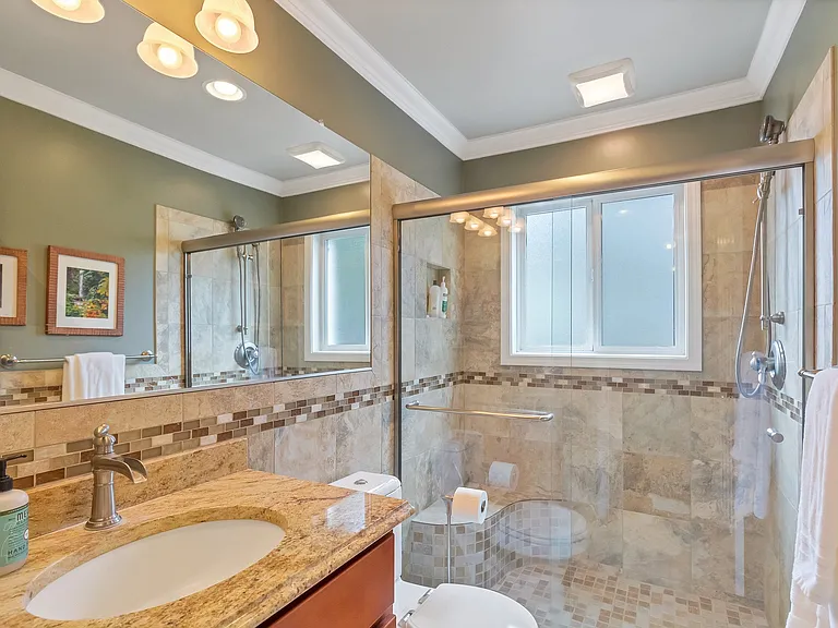 Main level full bathroom