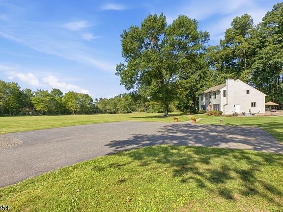 4th image of 14 Milltown Rd