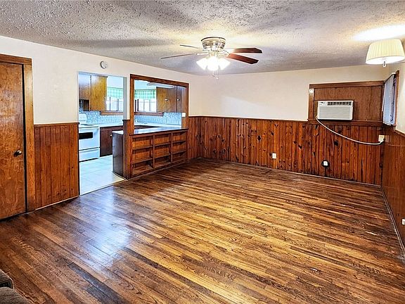 2nd image of 1432 N Walnut Ave #B
