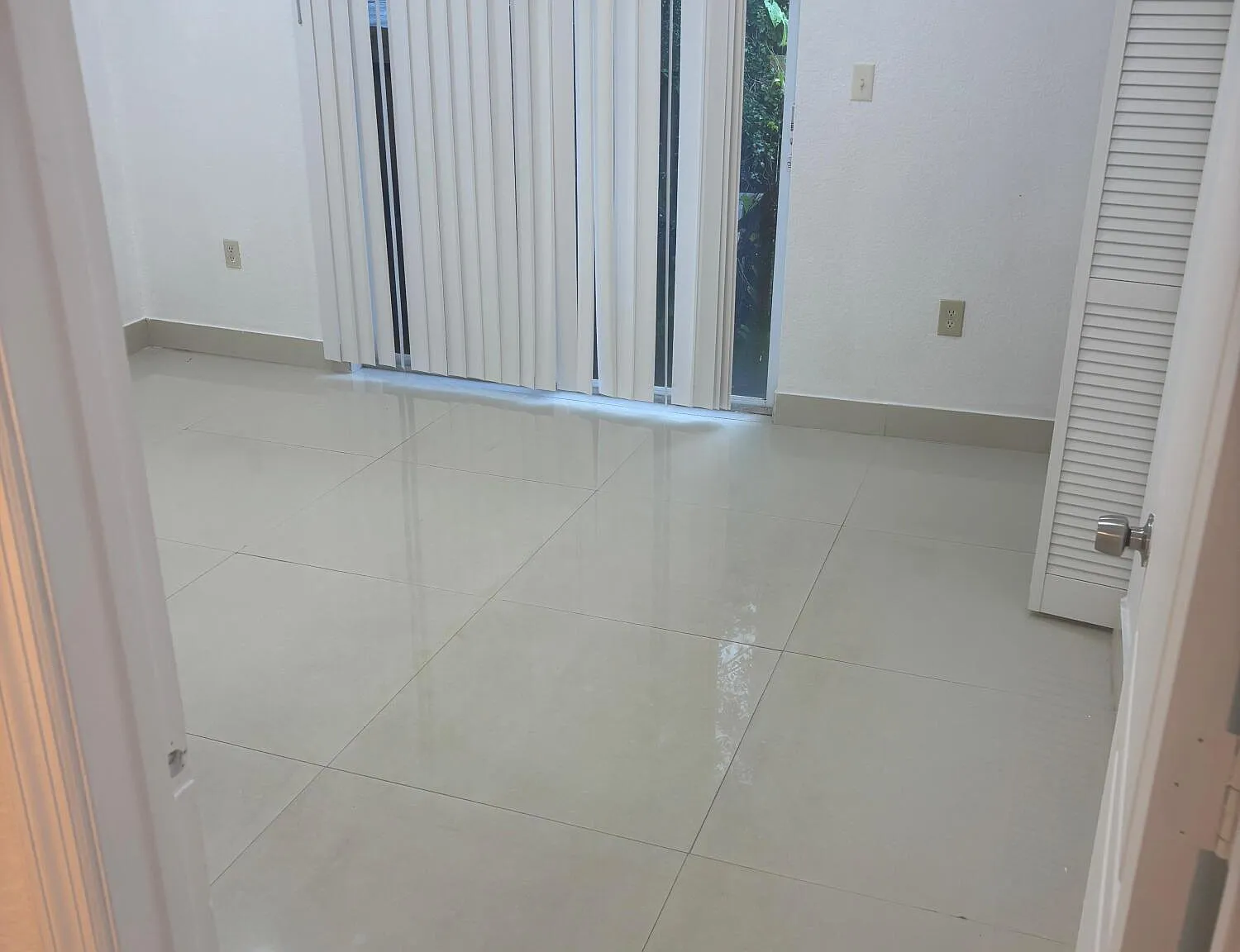 2 bed, 1.0 bath, 2612 sqft, $2,200 — Photo 4