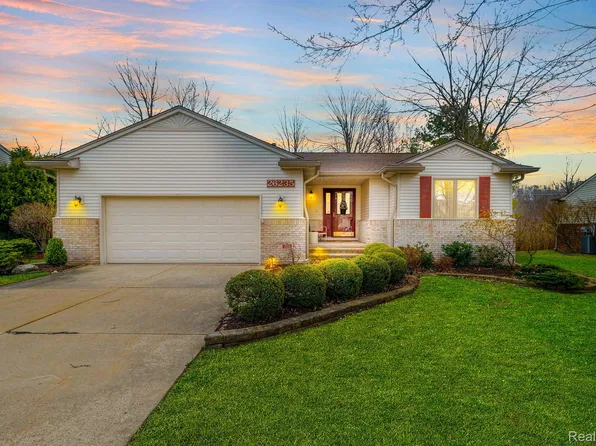 26235 James Dr, Grosse Ile, MI 48138