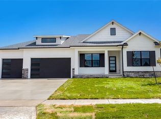 2835 Crescent Ridge Dr, Waukee, IA 50263