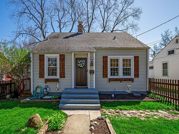 3rd image of 910 Irving Ave