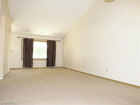3rd image of 157 Magnolia Ave