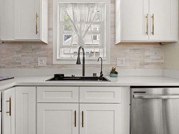 2nd image of 45 Kensington Ave