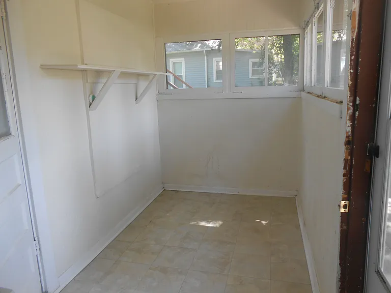 425 Vattier St — Photo 9