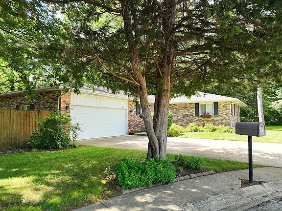 5th image of 112 W Wayne Dr
