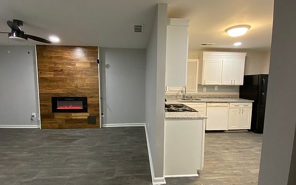 3rd image of 1643 Pinedale Cir NW