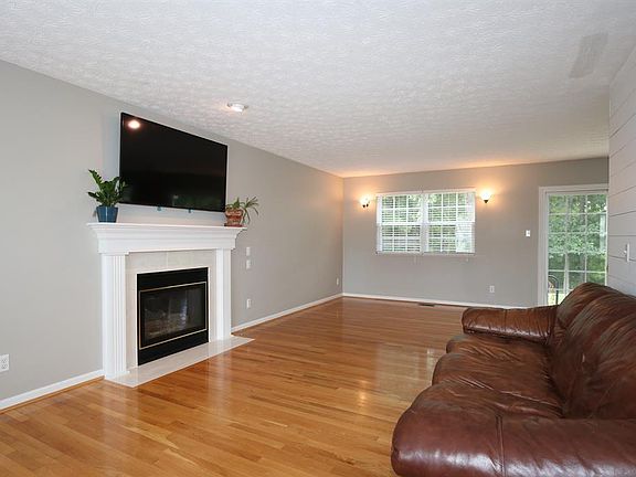 3rd image of 1076 Weeping Willow Ln