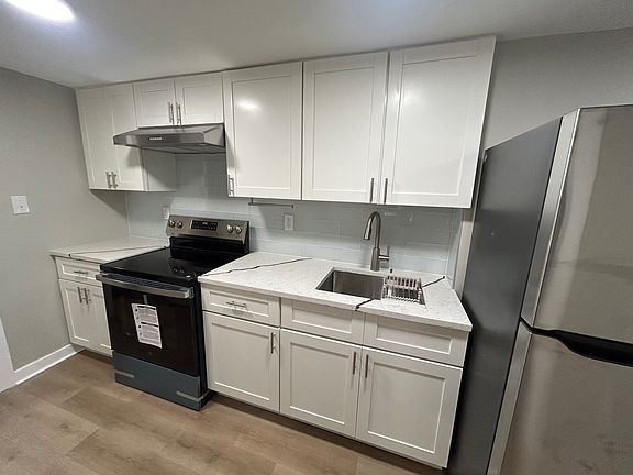 3rd image of 1 Kingsland Ave Floor 1