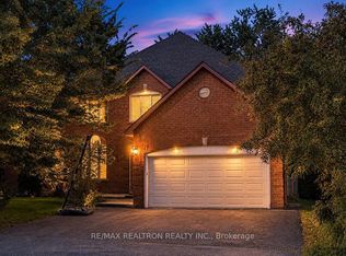 19 Prince Edward Blvd, Markham, ON L3T 7G3